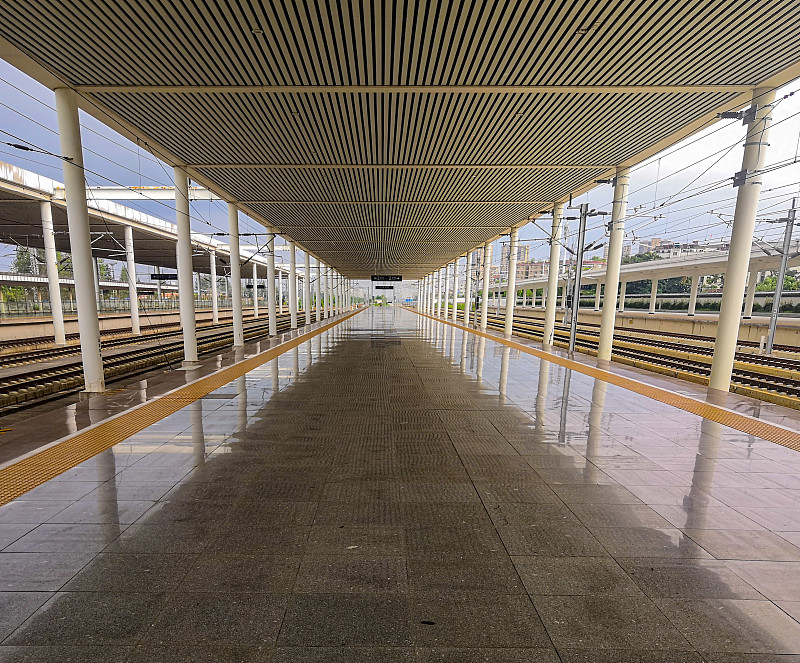 成都高铁专业学校热门专业：机电一体化、电气自动化、铁路通信信号