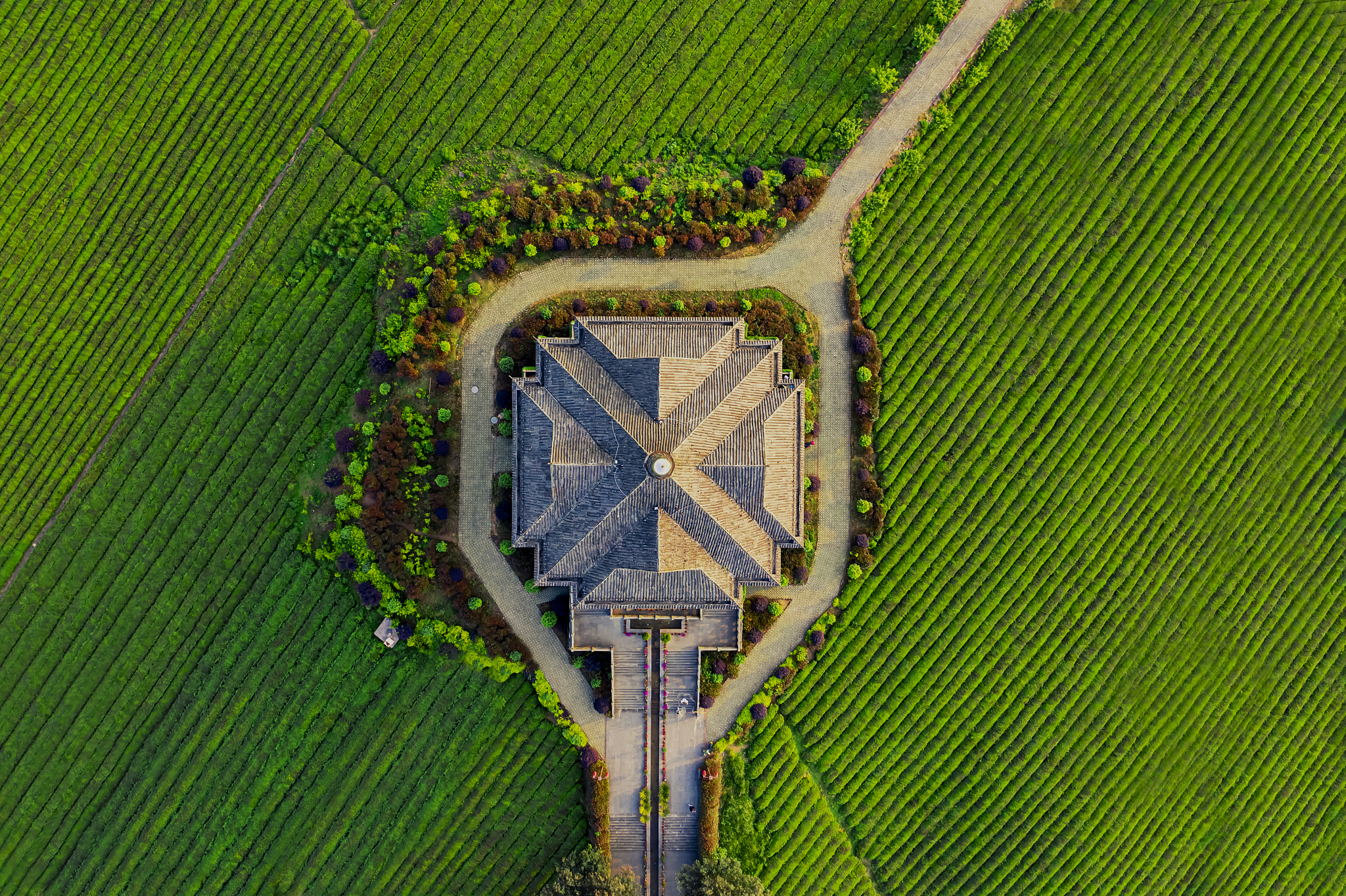遵义女生读高中好还是中专学校