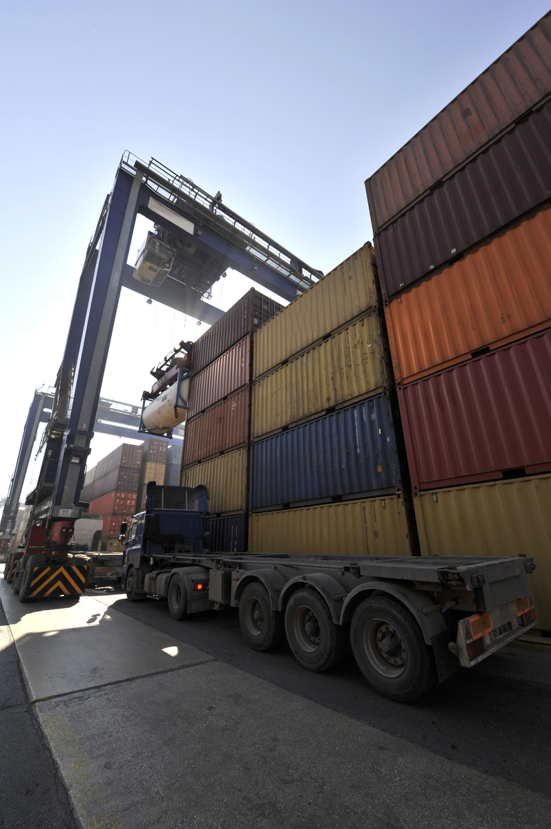 铁路综合物流网络建设：多式联运、敞顶箱运用、物流基地转型升级