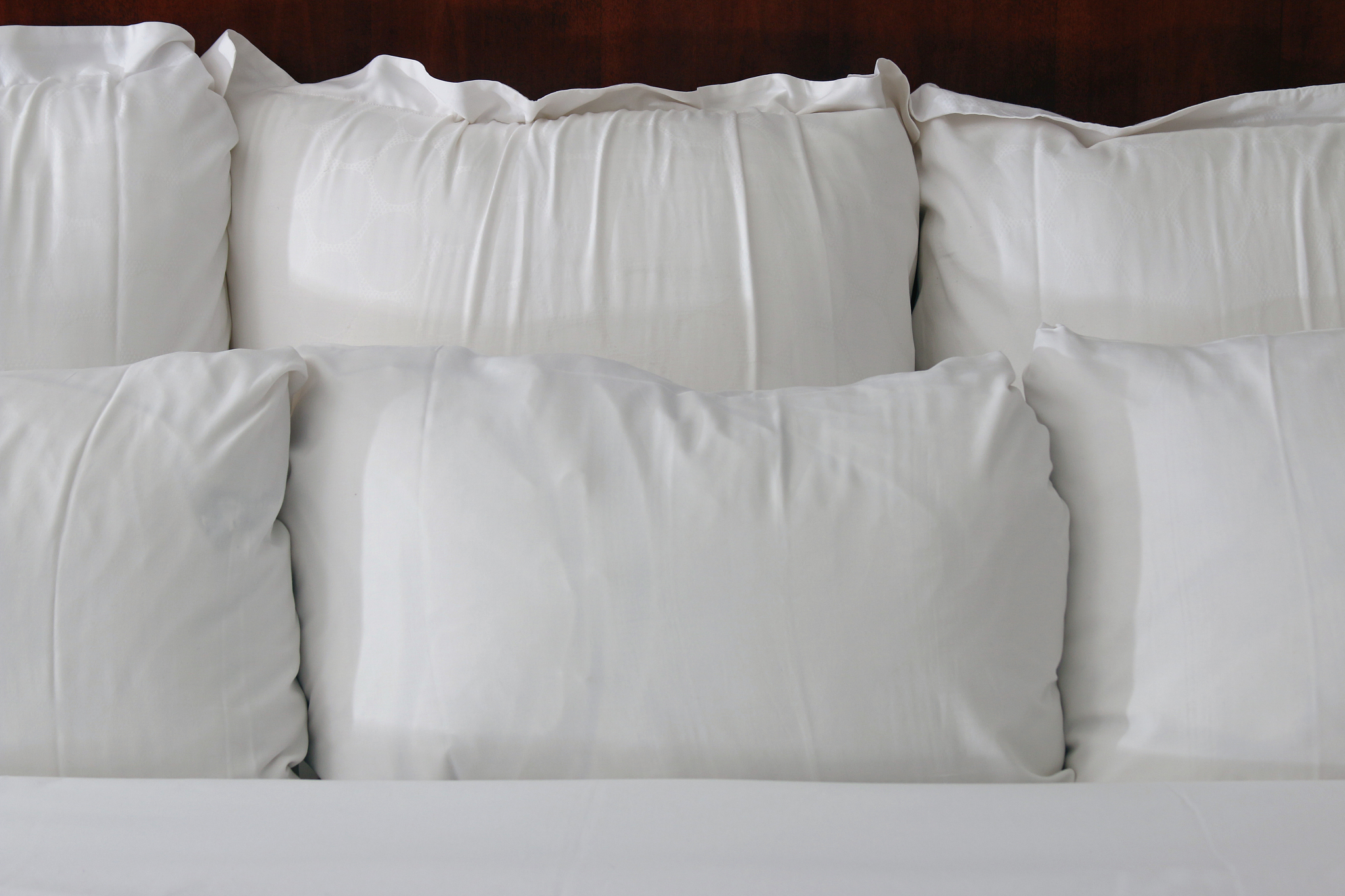 bed pillows horizontal