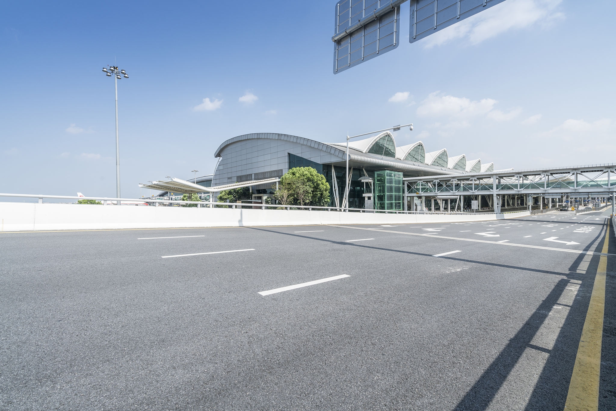 广州花都 vs 白云机场：哪个离天河更近？