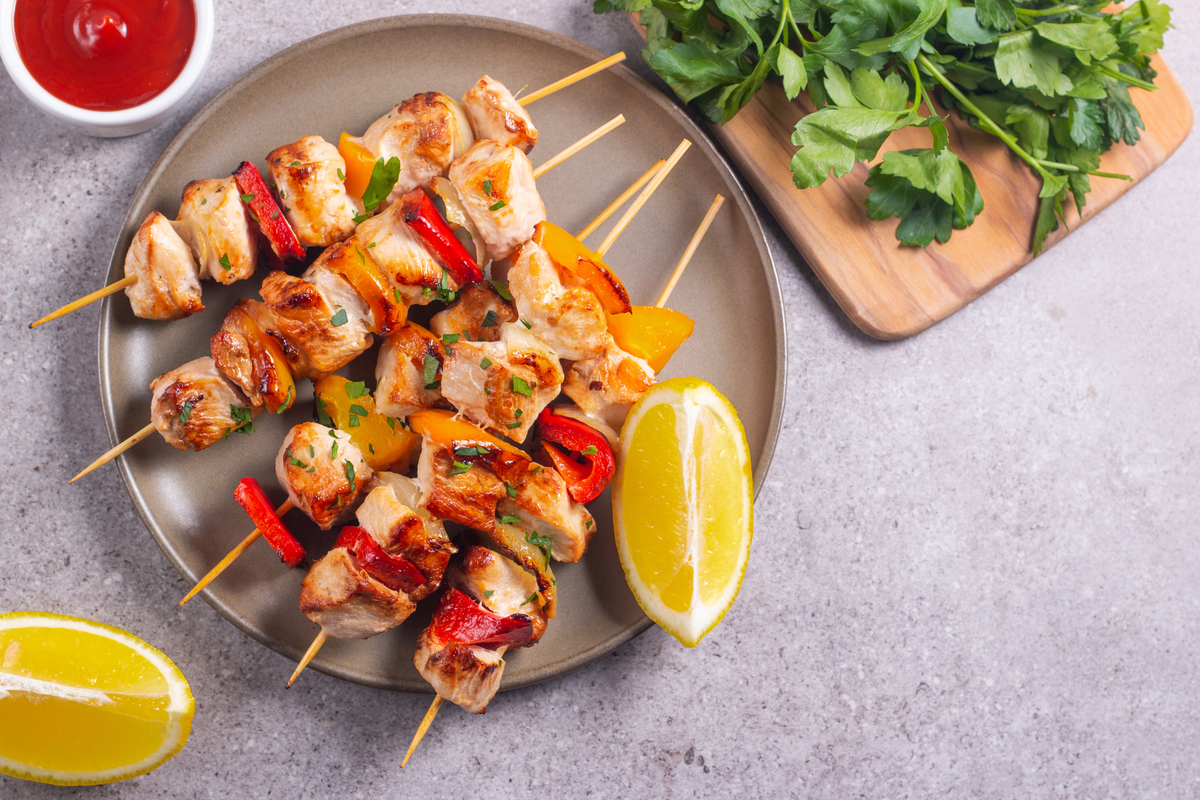 请帮我们家的烧烤店写一份用在抖音上的推广文案