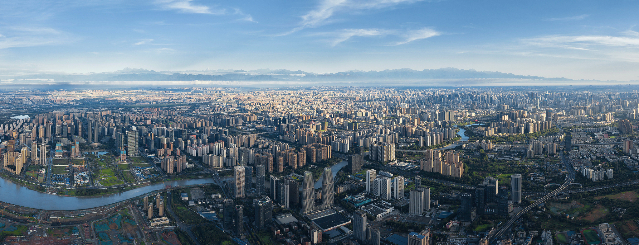航拍清晨的成都全景