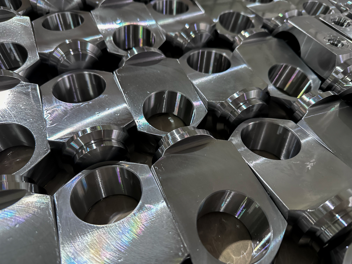 球墨铸铁优缺点：高强度、耐磨、耐腐蚀，应用广泛