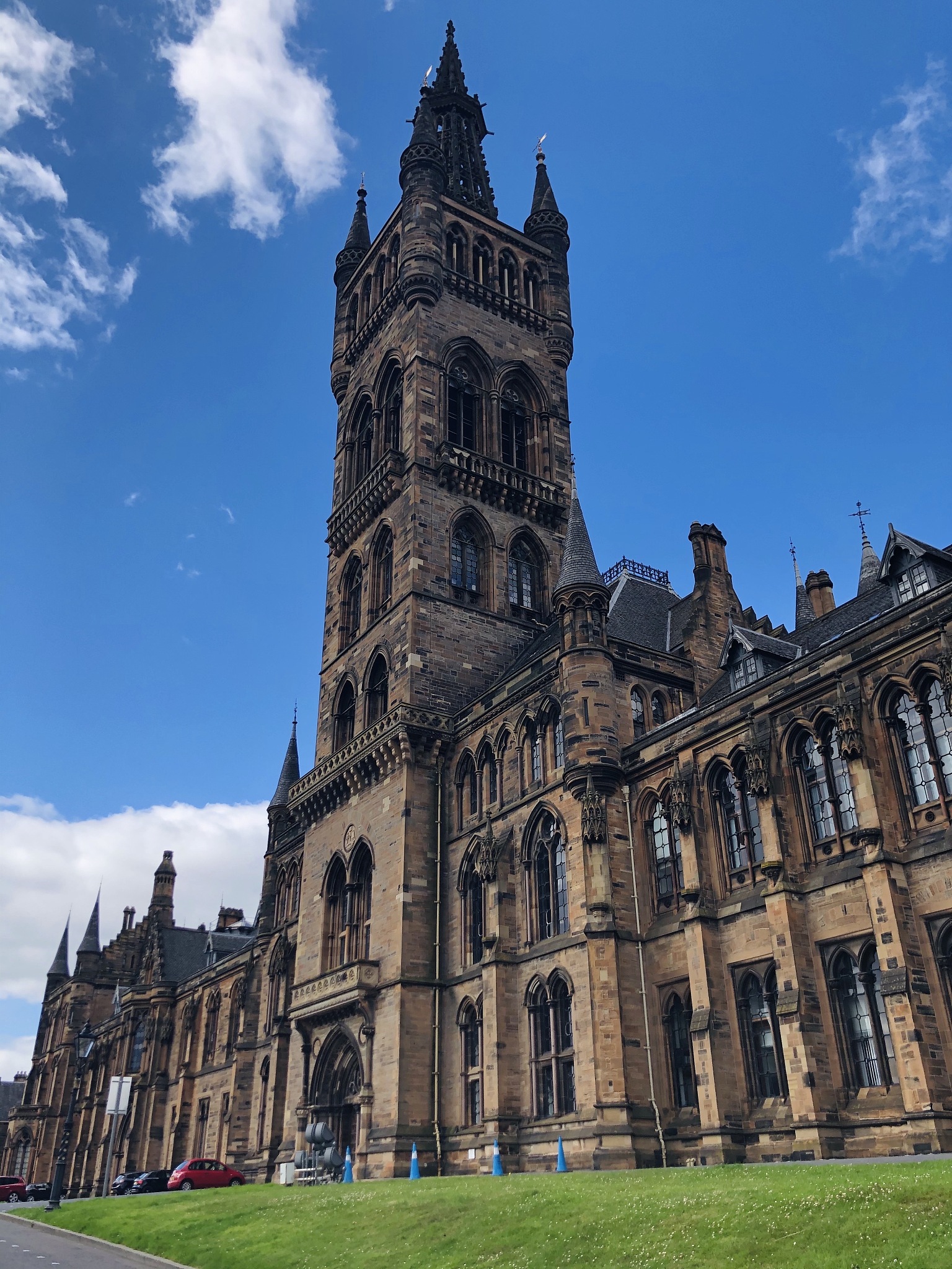 成都建筑学校招不招初中生