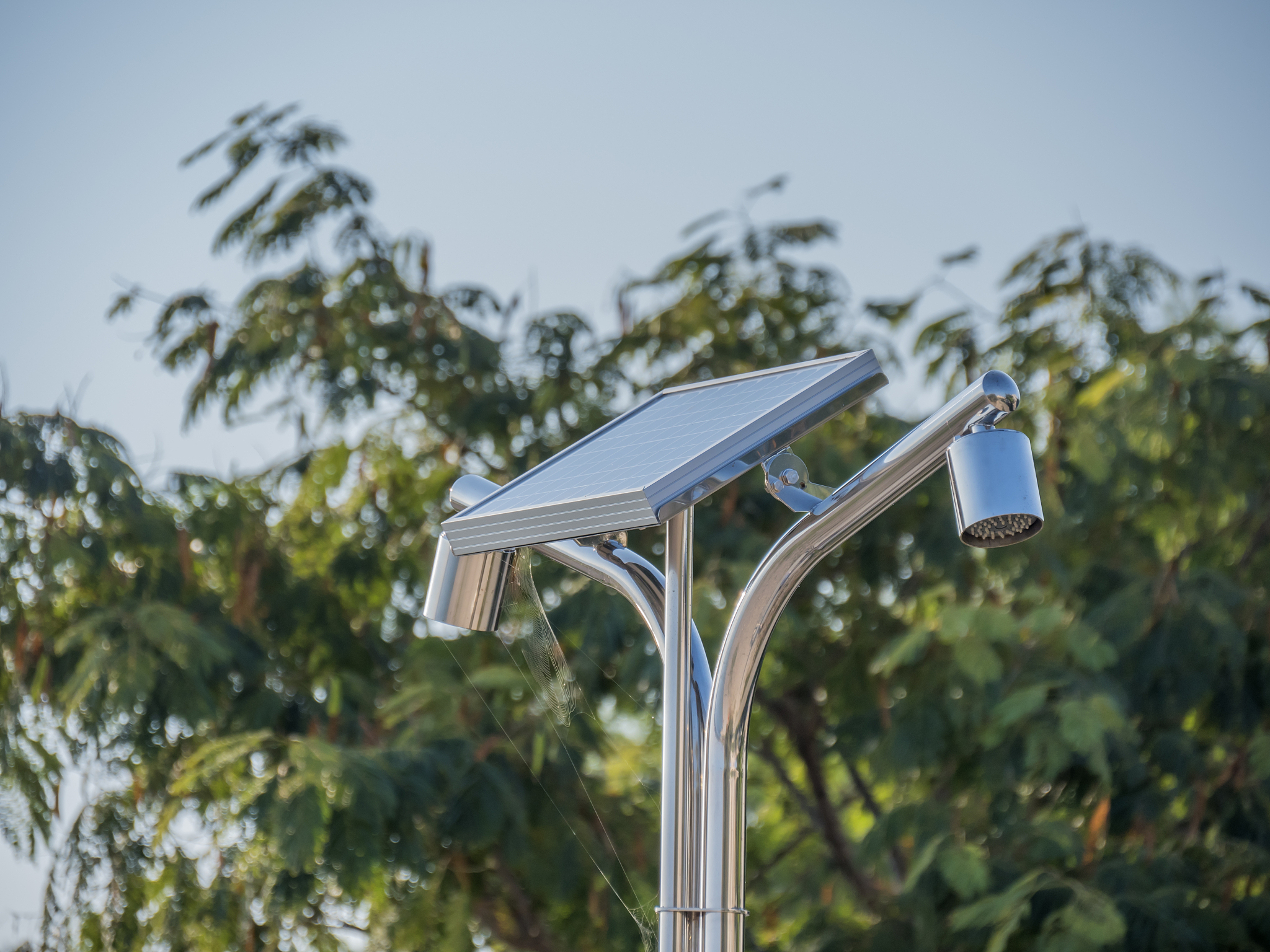 智能路灯研究背景：节能环保、交通安全、智能城市