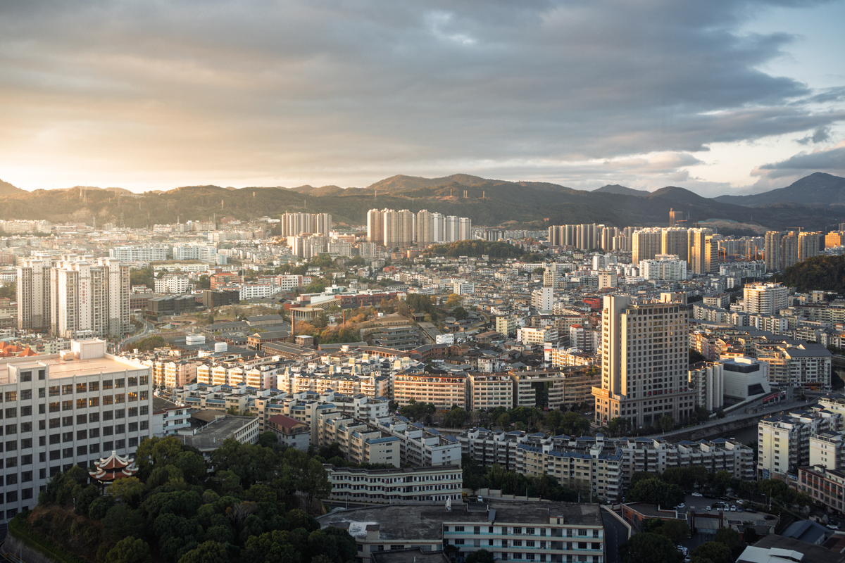 福建泉州德化县的日出城市景观