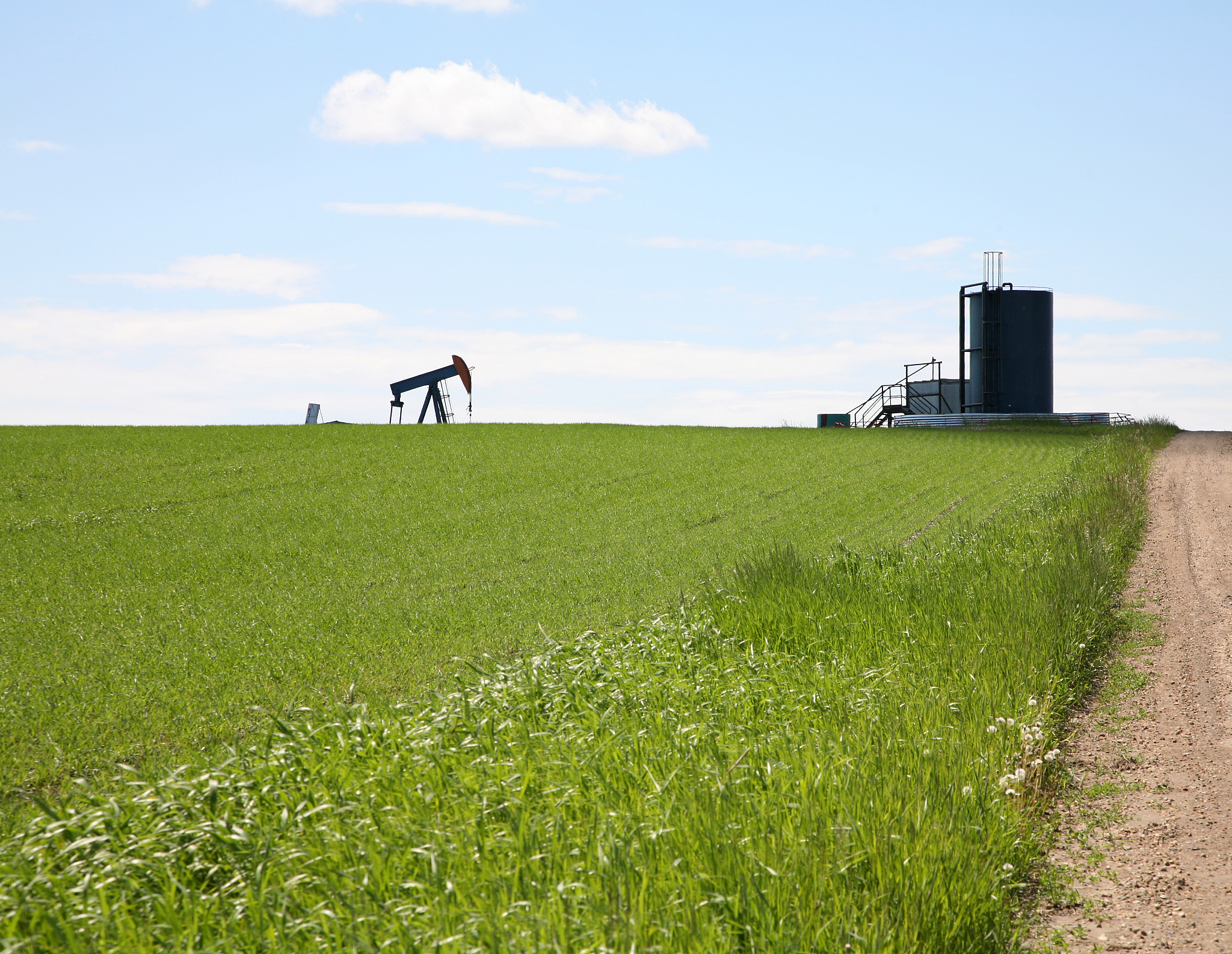 蒙自县中等农业机械化技术学校2022年招生对象：初中毕业生和农村青年