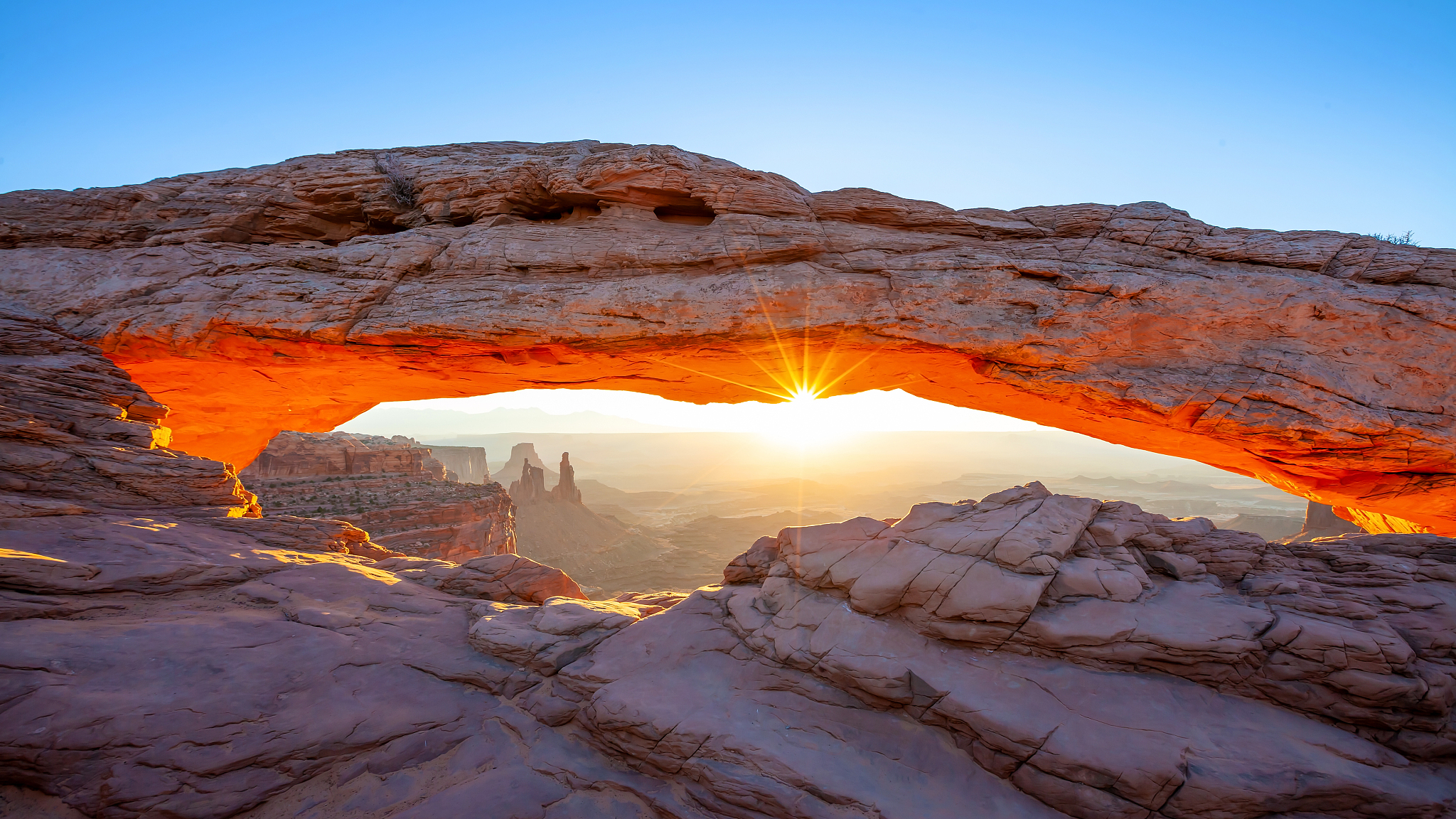 nature landscape of mesa arch in canyonlands national park, utah
