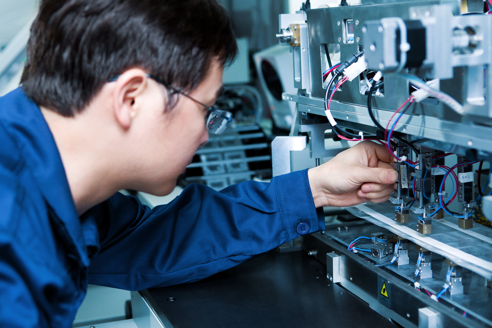 四川哪些学校开设有电子材料与元器件制造专业