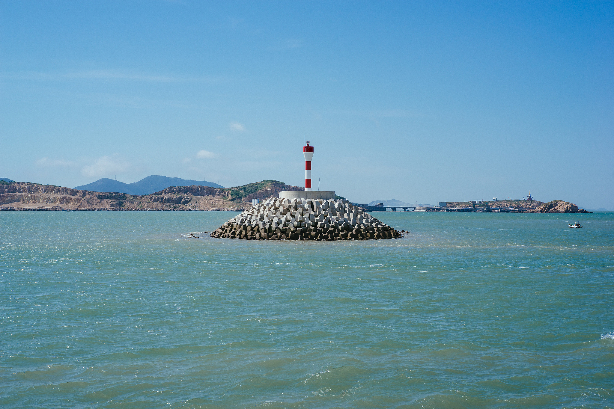 舟山旅游必玩景点推荐 - 海岛风光、佛教文化、温泉度假