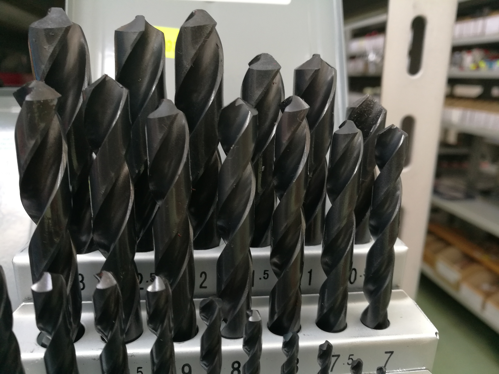 新疆9#钻井刀翼材料与结构设计优化研究