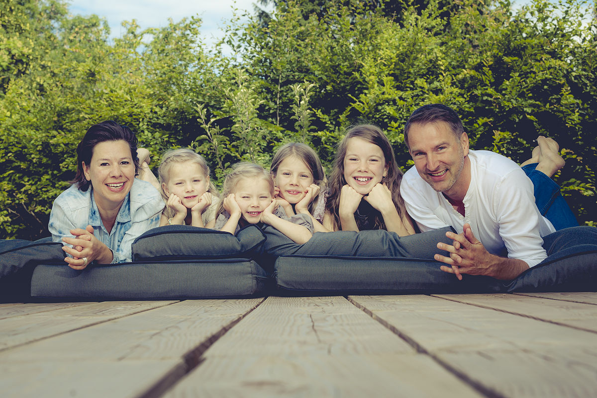 Teens Around the World是一个国际青少年交流网站近日有人发了一个关于礼物的帖子。假设你是李华请阅读原帖后结合自己的生活经历用英语回帖。注意：1．不要出现考生本人信息；270词左右。Teens Around the WorldSubject GiftsHey guys! Have you ever received gifts on some special days Which