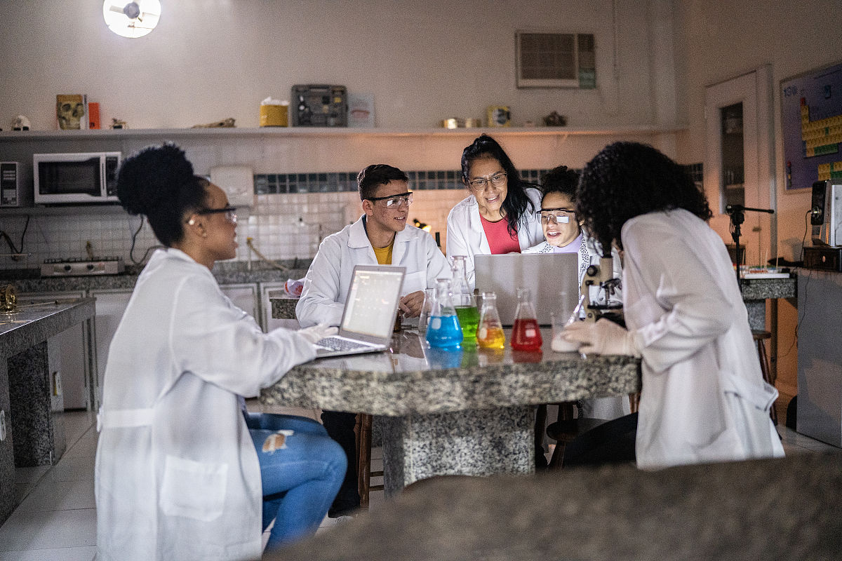 上海市医药学校生物化工专业怎么样？| 深入了解培养方案和就业前景