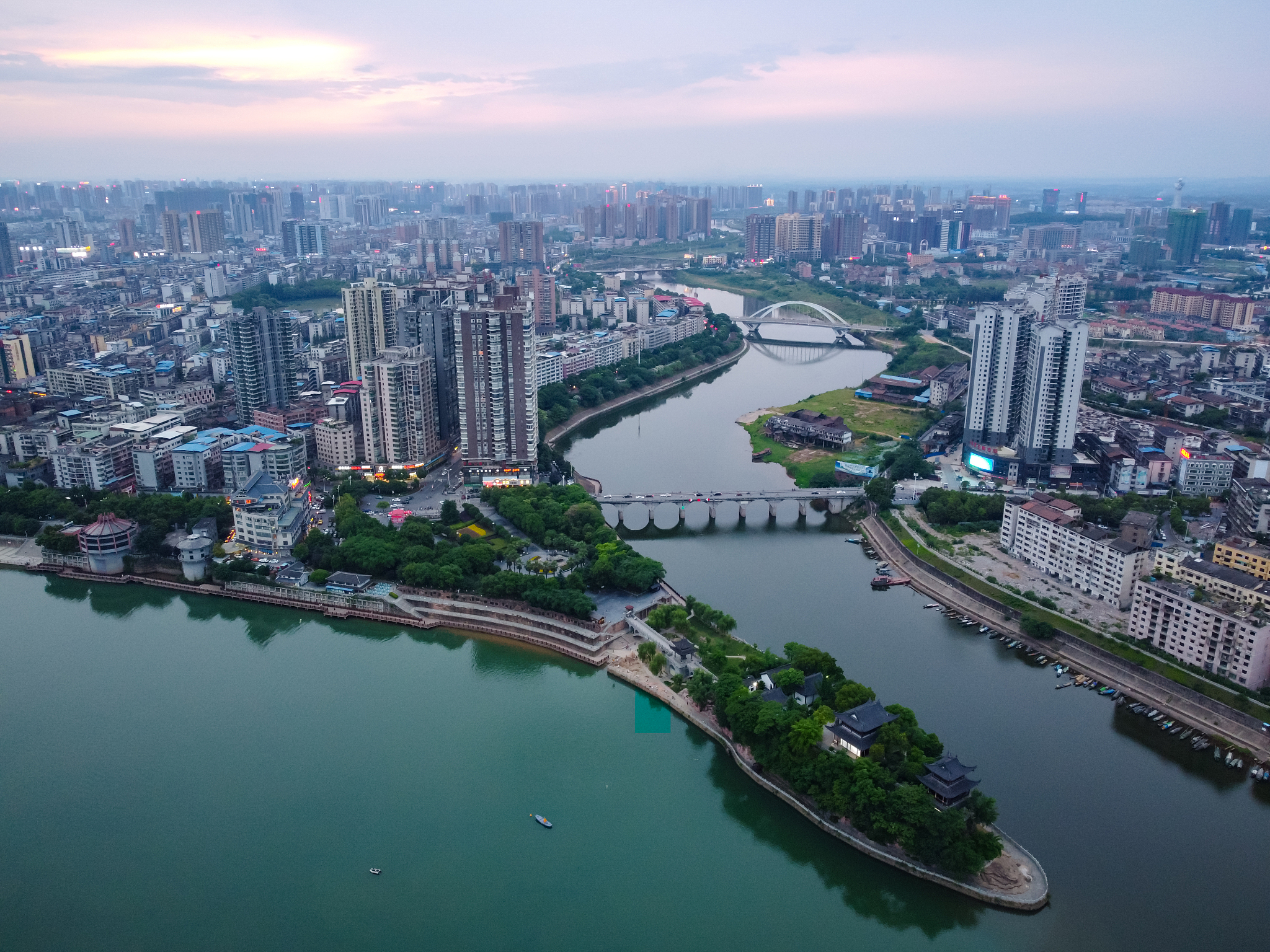 航拍衡阳石鼓书院,城市天际线