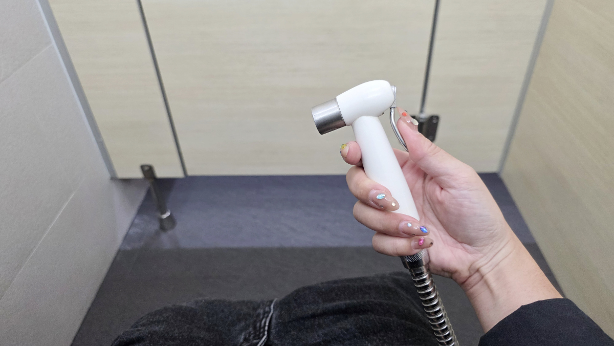 请为我提供一篇少于100字的关于手持电动清洁刷的广告营销文案