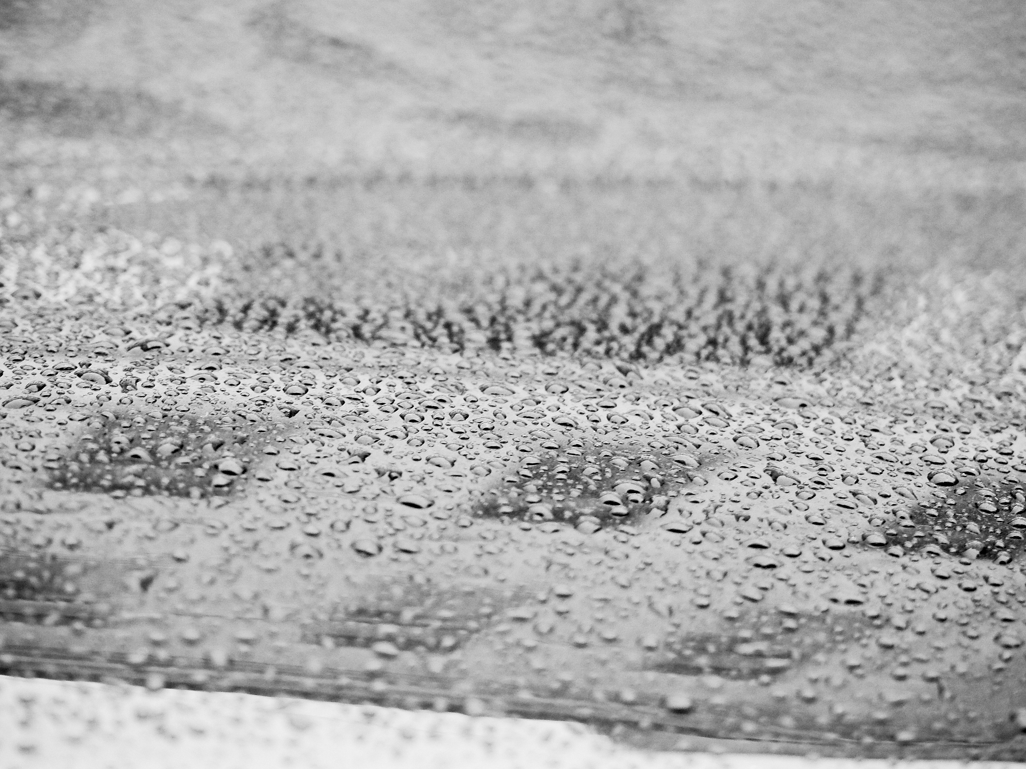 雨伞想要做到疏水水不沾伞面都有哪些材料、工艺或技术？