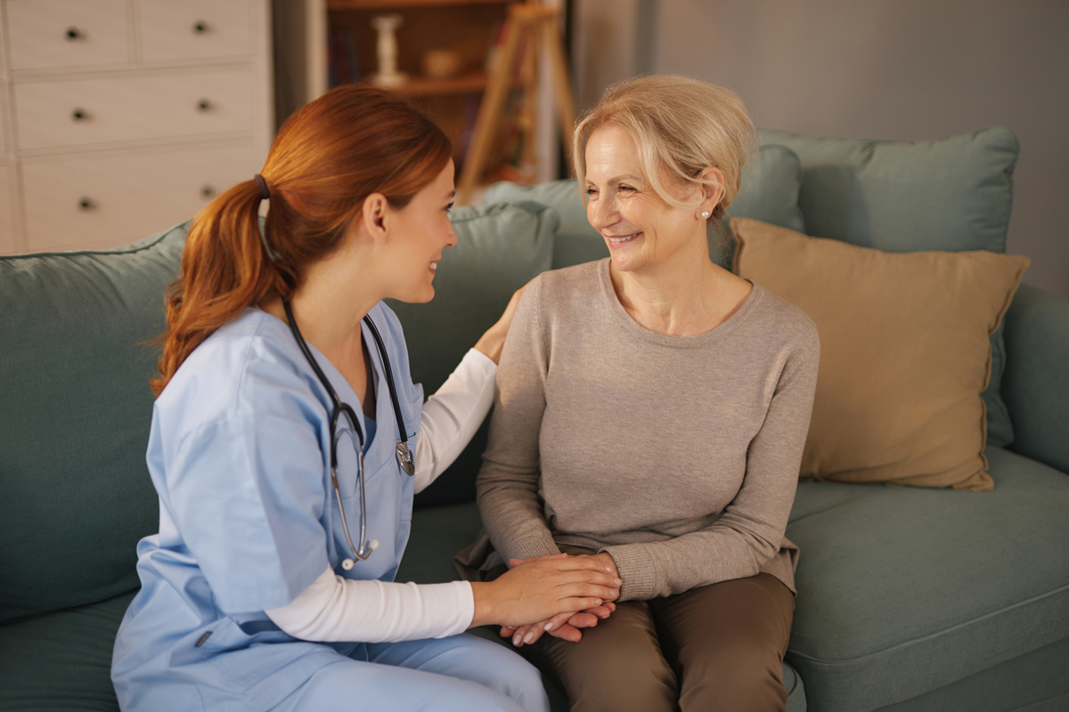 老年护理专业就业方向：医院、养老院、社区、家庭护理机构等