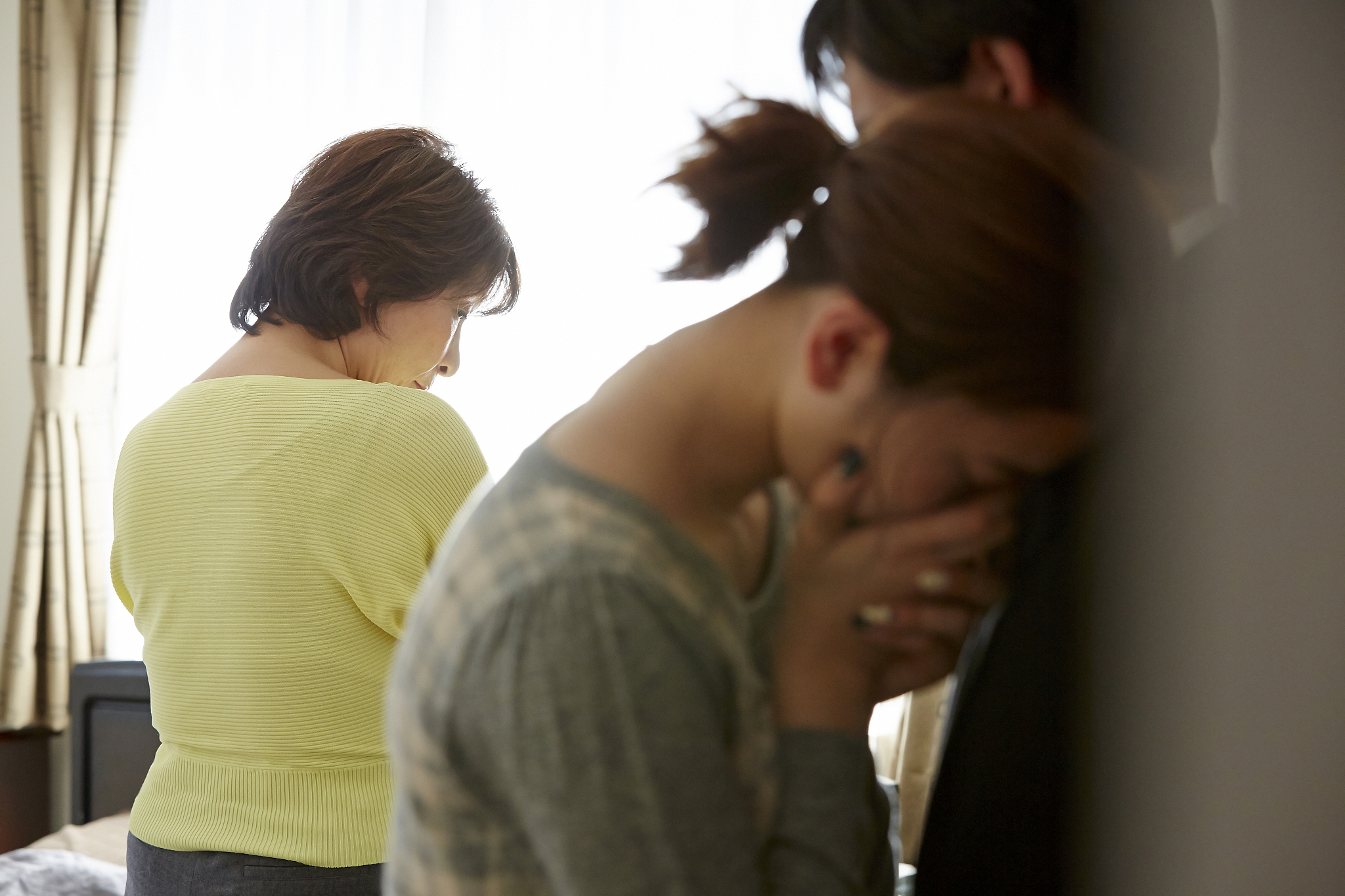 知道妈妈出轨了我该怎么办，
