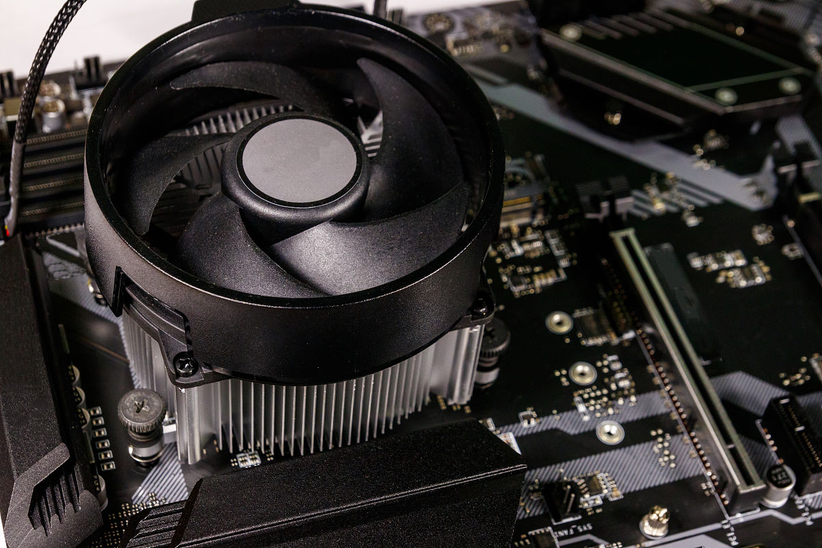 电脑配置指南：从硬件选择到系统优化，7步打造高性能PC