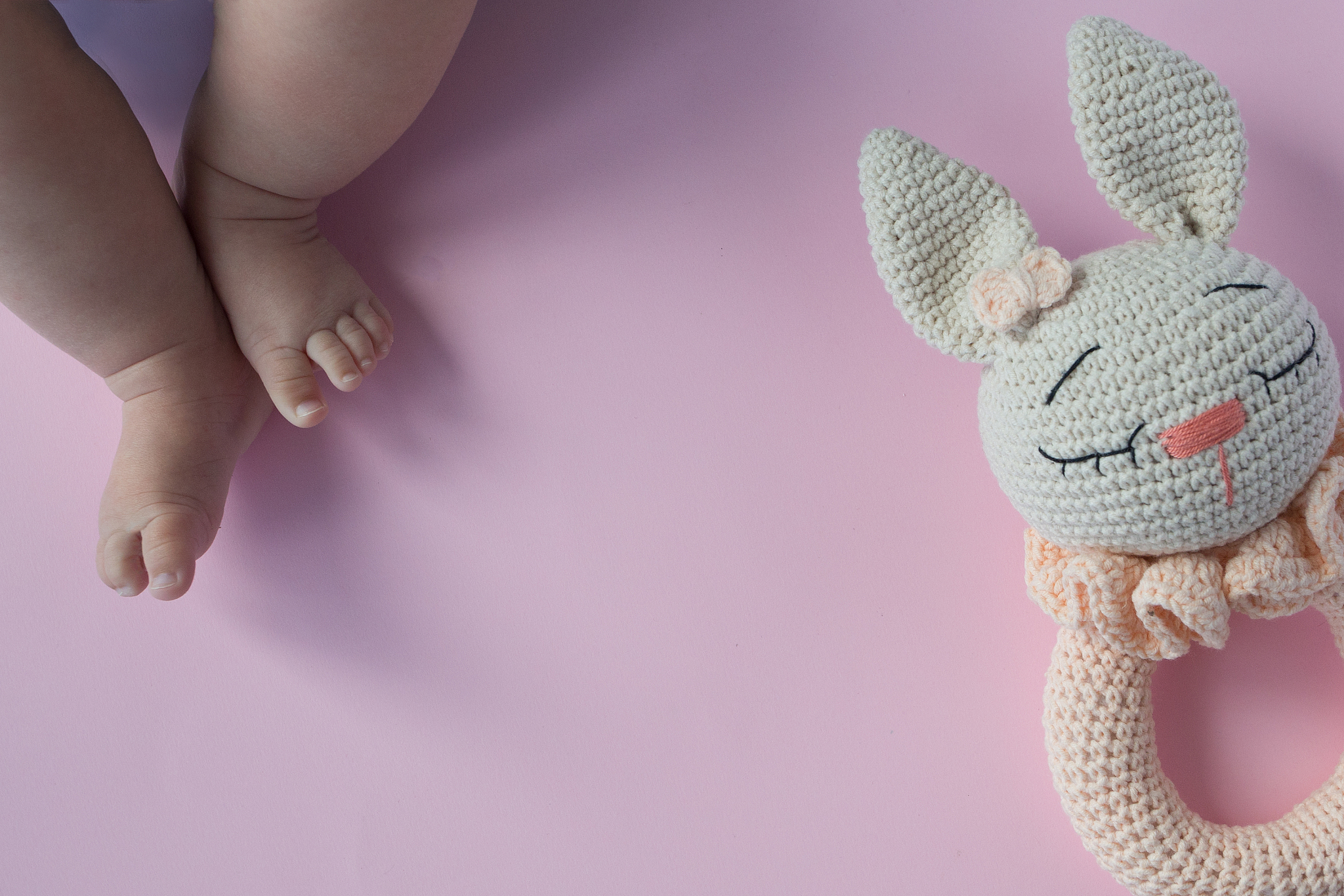 一个笼子里只有鸡和兔子总共有10个头和20条腿请问笼子里有几只鸡几只兔子