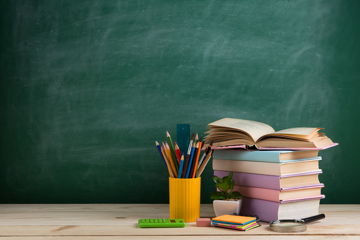 结合北京八十中例子陈述如何进行人文教育