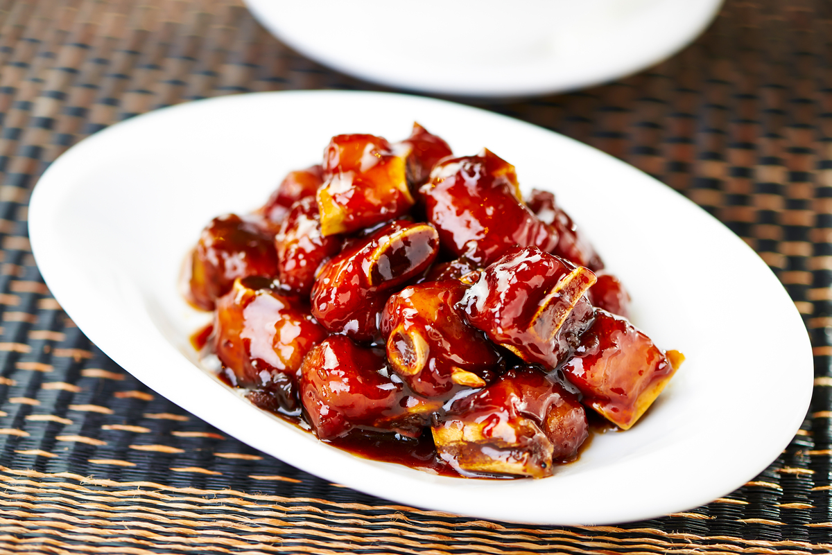 红烧排骨的家常做法，简单易学，香气扑鼻，鲜嫩可口！