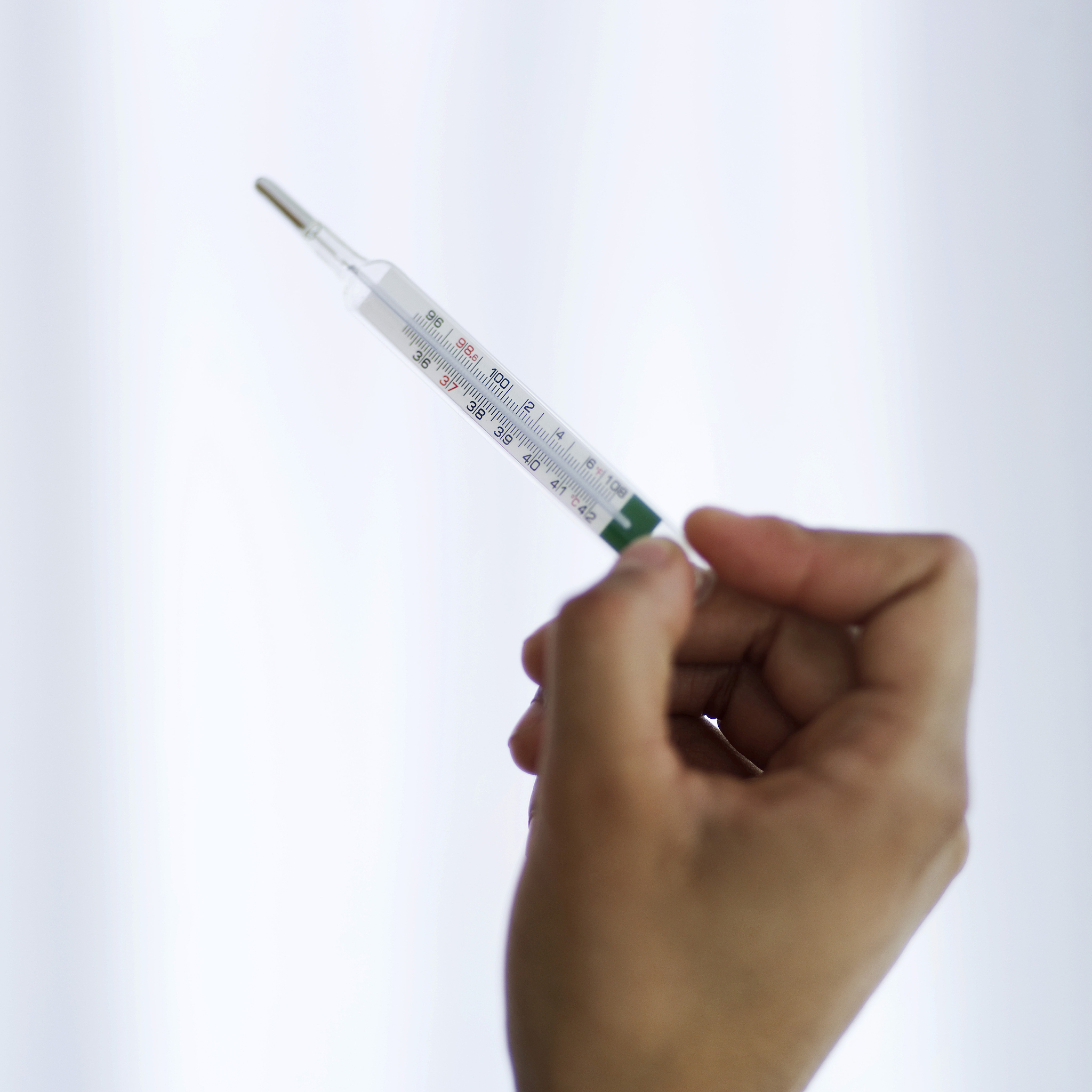 体温39.9度不退烧怎么办？原因分析及治疗方案