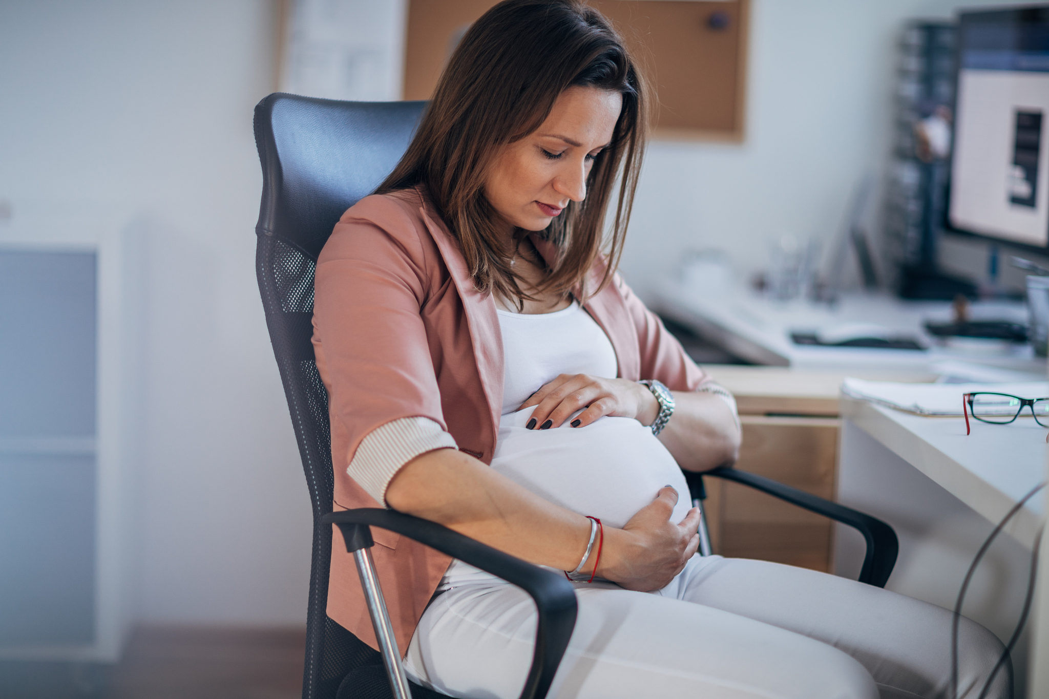 pregnant businesswoman working in the office