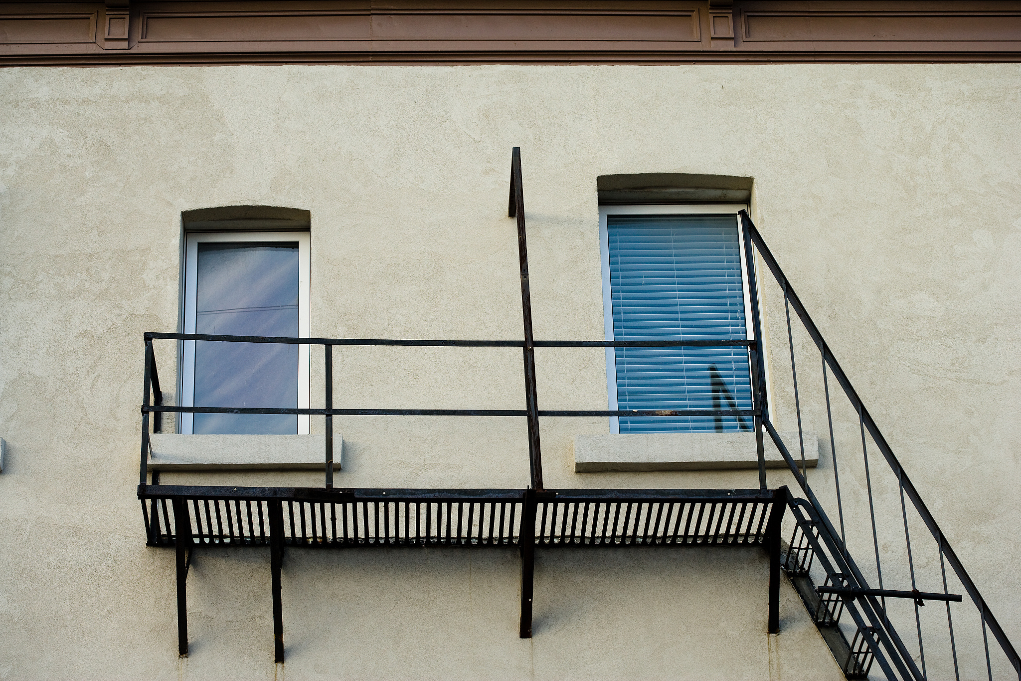 多区域投入产出模型：解析技术矩阵与区域间经济联系