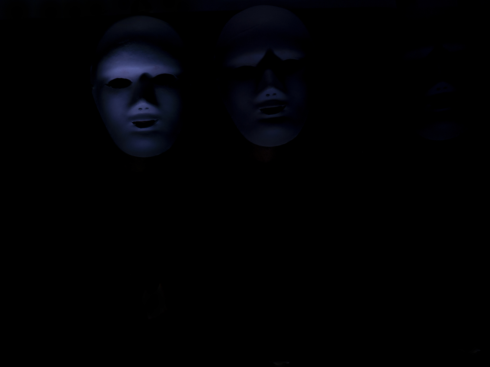 黑衣人，门外的沉默威胁