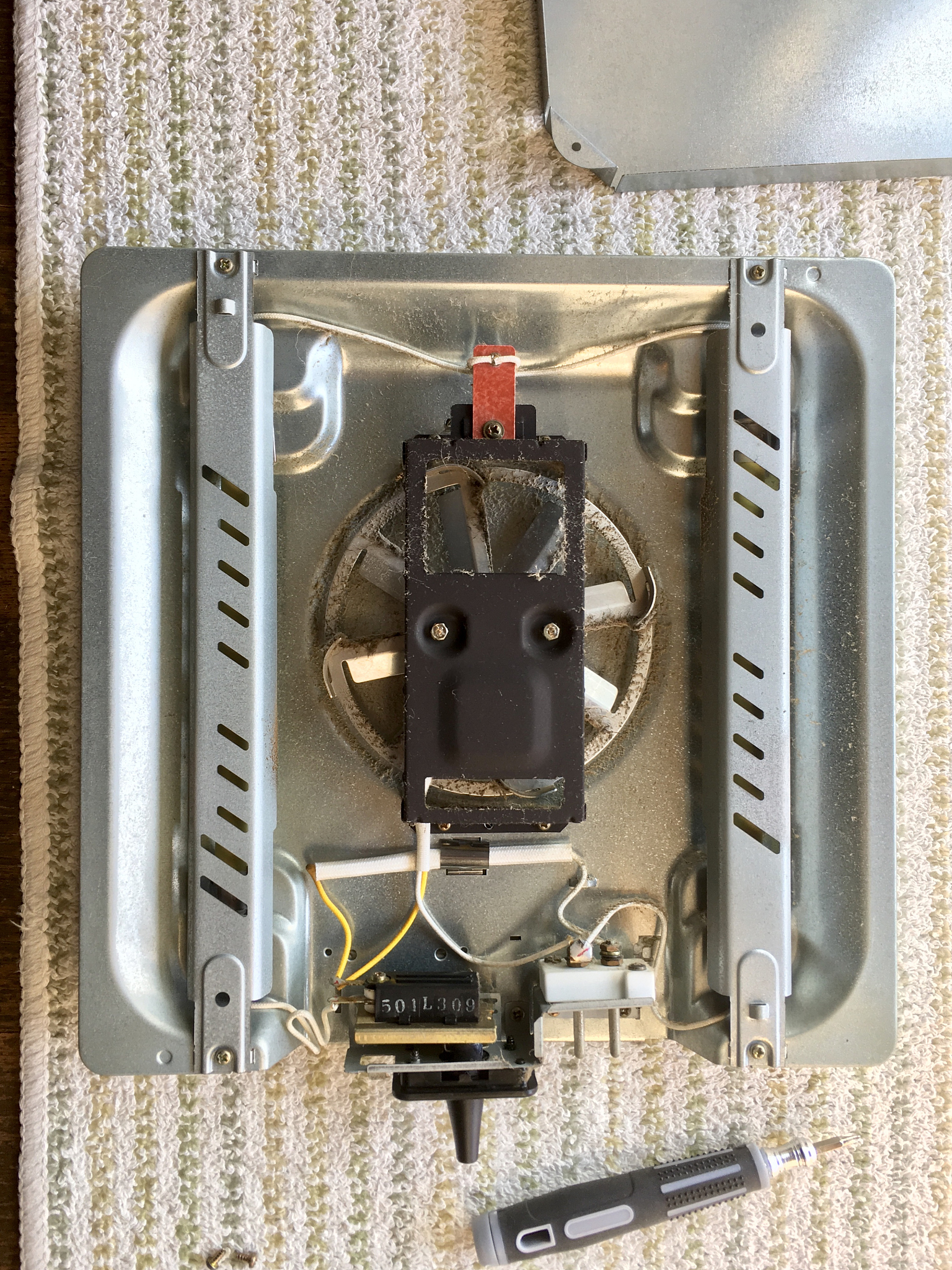 阿尔卑斯立式热水器安装地线跳闸什么意思