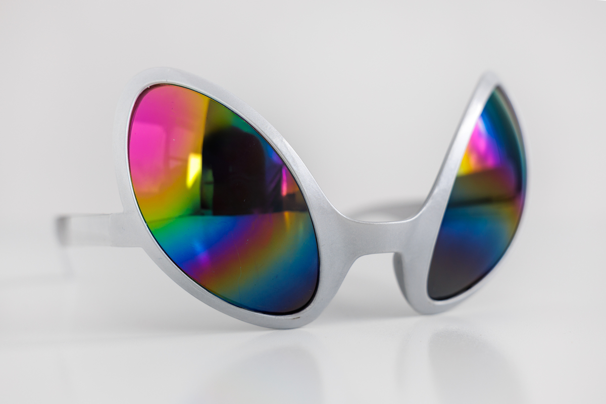 Collaborate with [你的公司/品牌的名称] - Promote Our Trendy Eyewear on Instagram