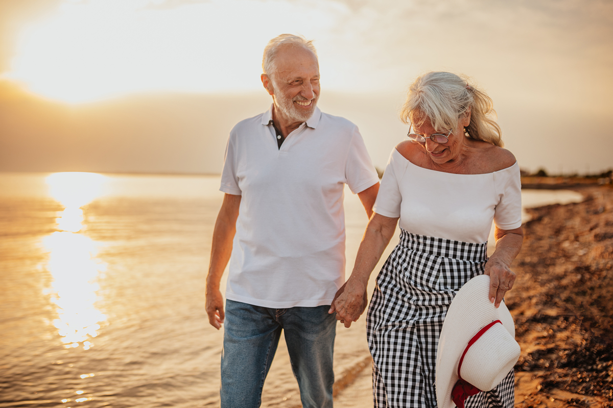 愿岁月可回首且以深情共白头以上句子帮我修改字数一致