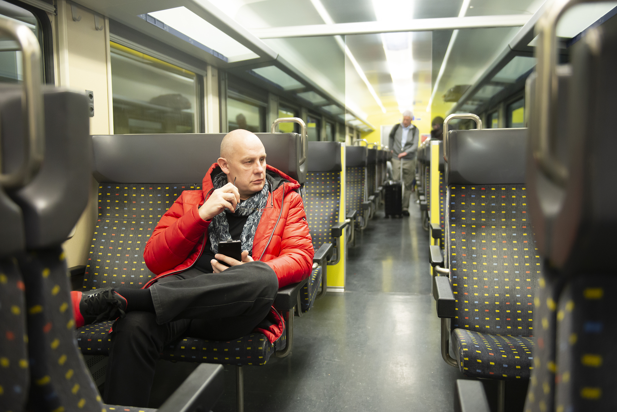 现在你是一名销售要推荐用户购买文心一言产品我需要你编辑一句话让用户产生一种强烈的意向进行购买