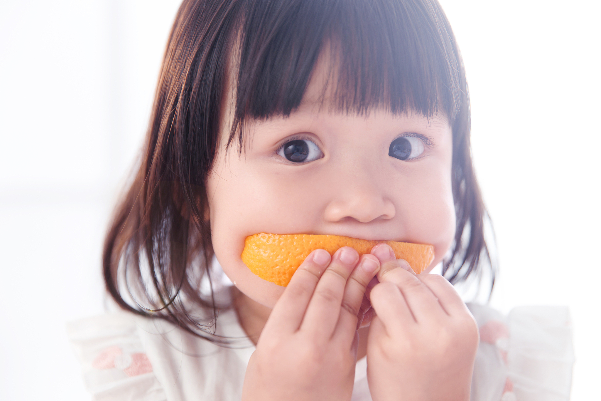 如何只切一刀把六个橙子分给六个小朋友