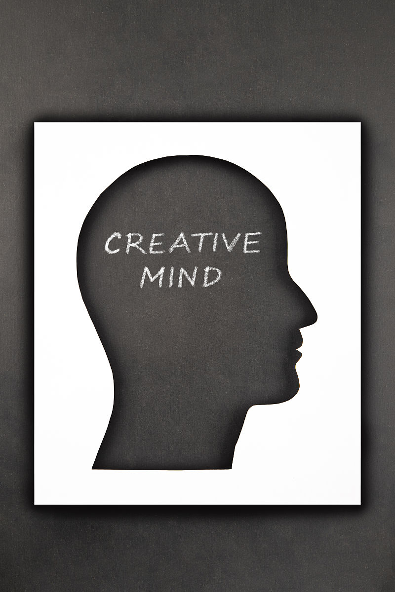 查阅相关资料，选择相同课题不同的教学设计方案（新课改前和后），从教学设计的理论的要求出发，比较两个教学方案，并在此基础上完成一篇小论文。