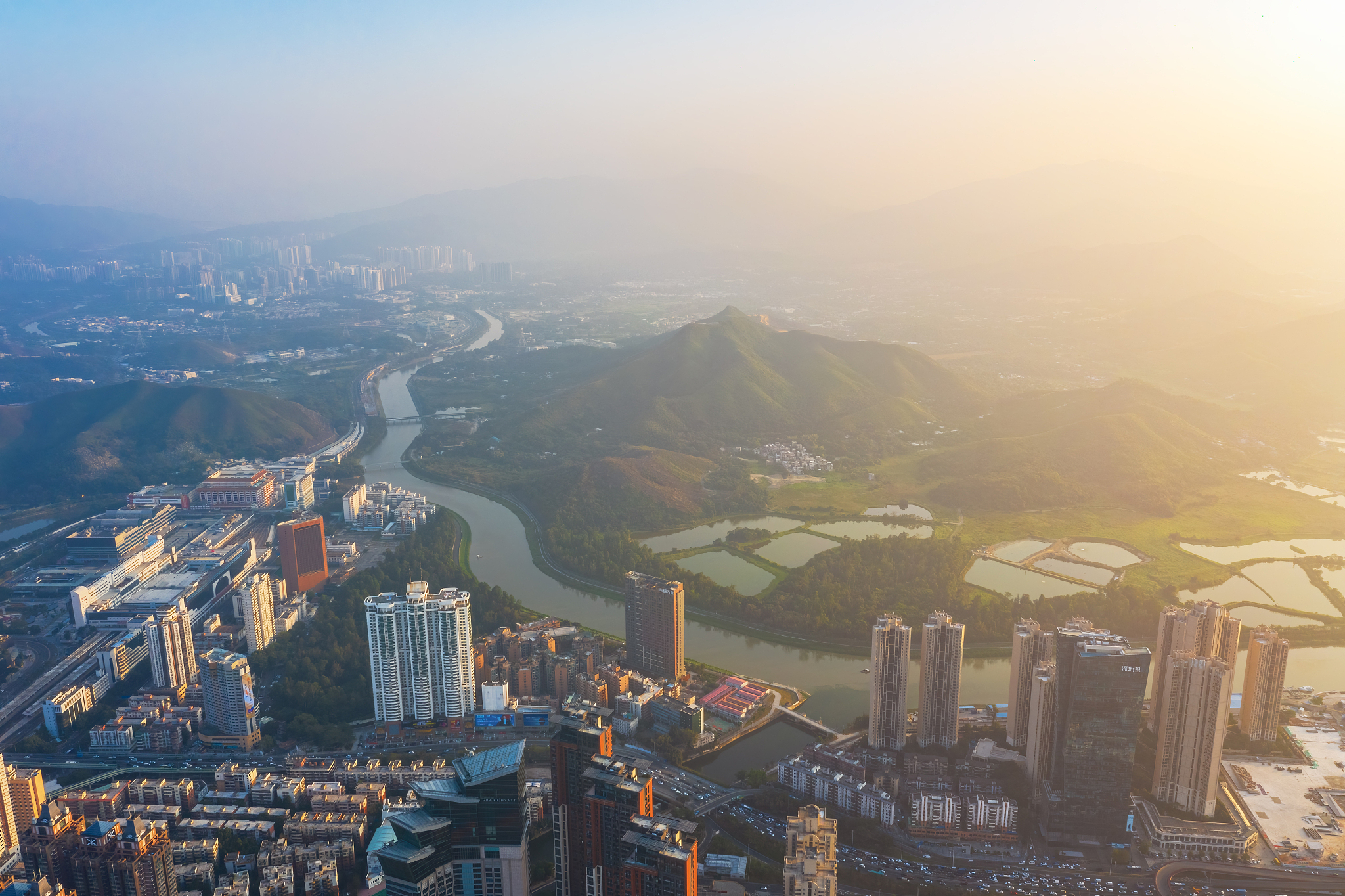 广东省深圳市罗湖区城市黄昏风光