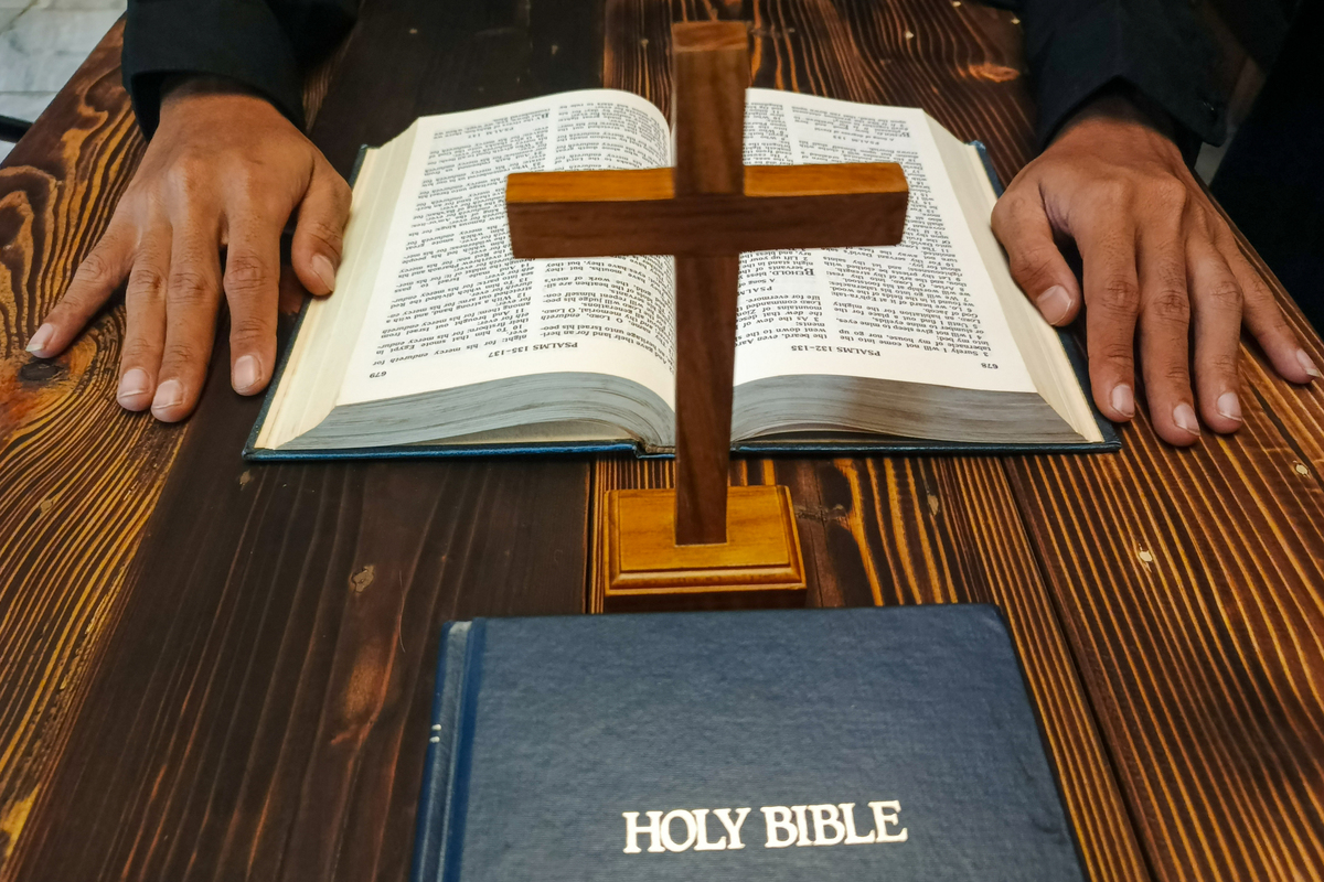 西方教会神秘仪式：小说中的宗教秘密