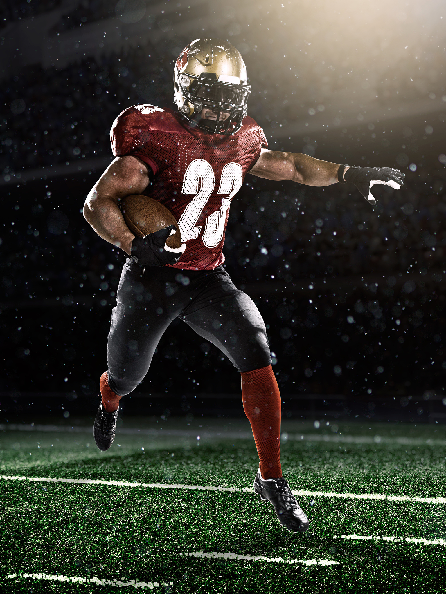 篮球与橄榄球双料运动员