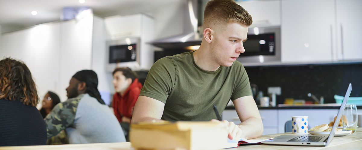 关于上周四晚未及时销寝并错过查寝的检态度