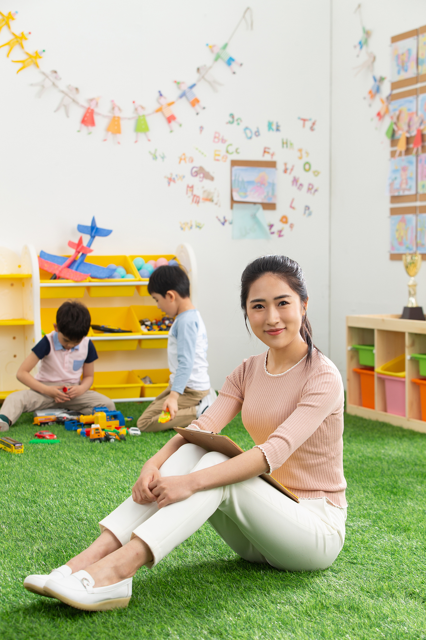 幼儿园一日活动中教师作用研究：引路人、榜样与启蒙者