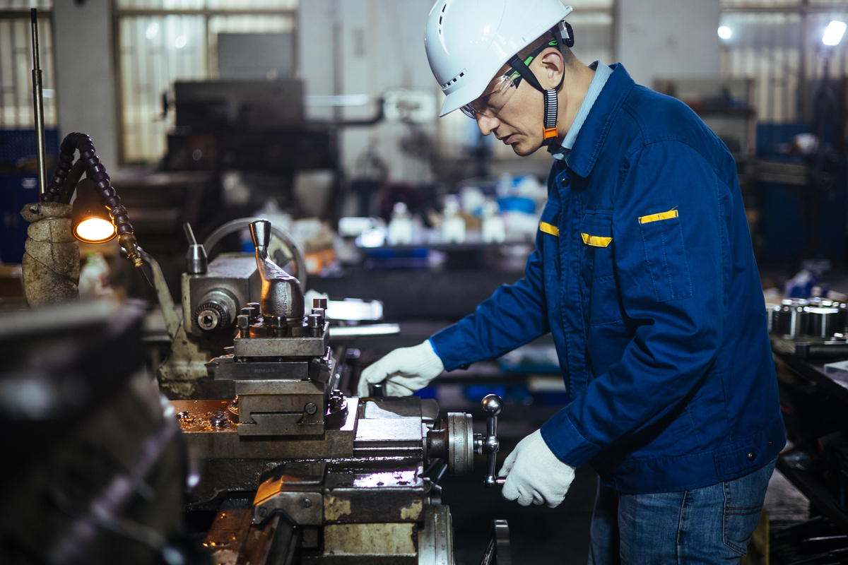 歌颂维修装备技师：他们是我们心中的英雄