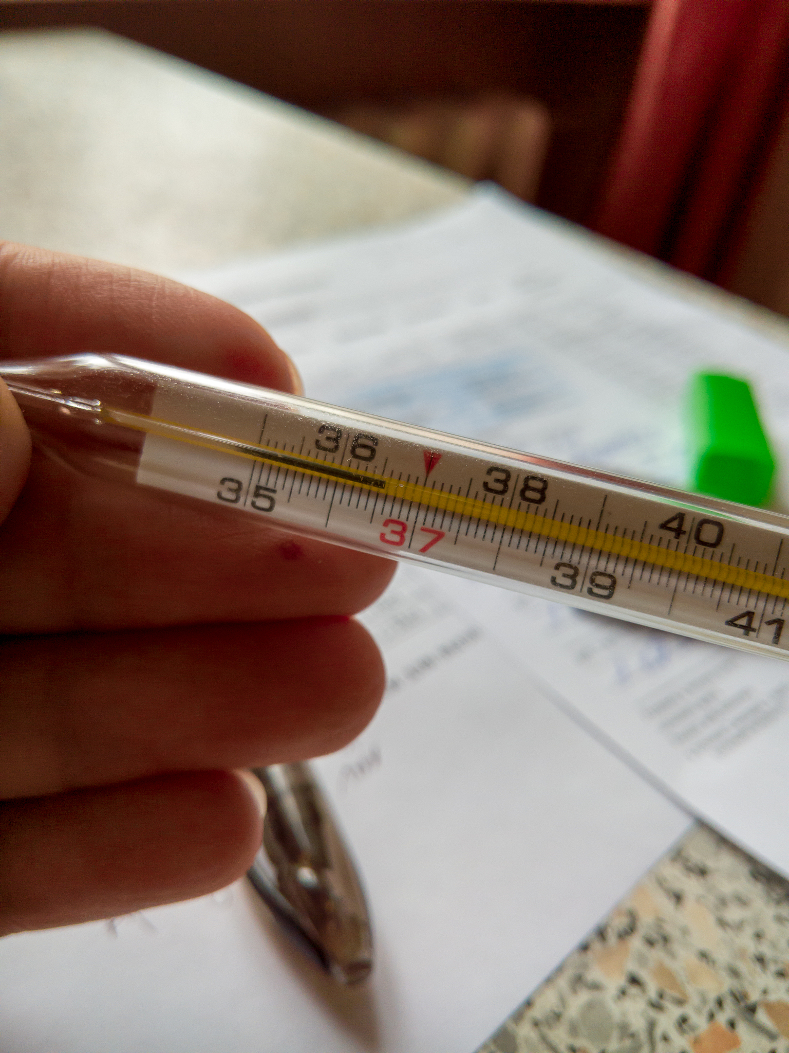 发热体温399度有必要吃退烧药吗？是否可以硬抗过去