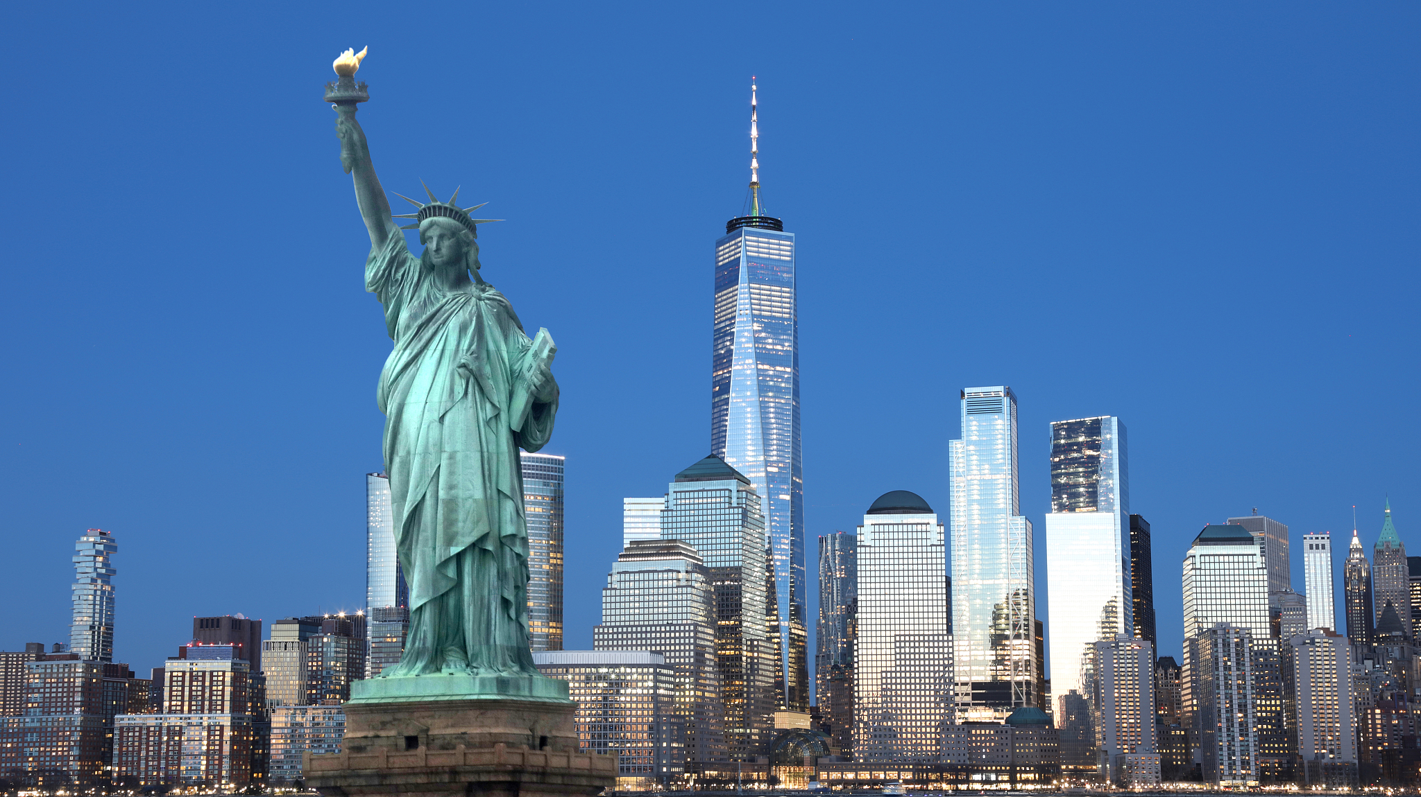 the statue of liberty with one world trade center manhattan down