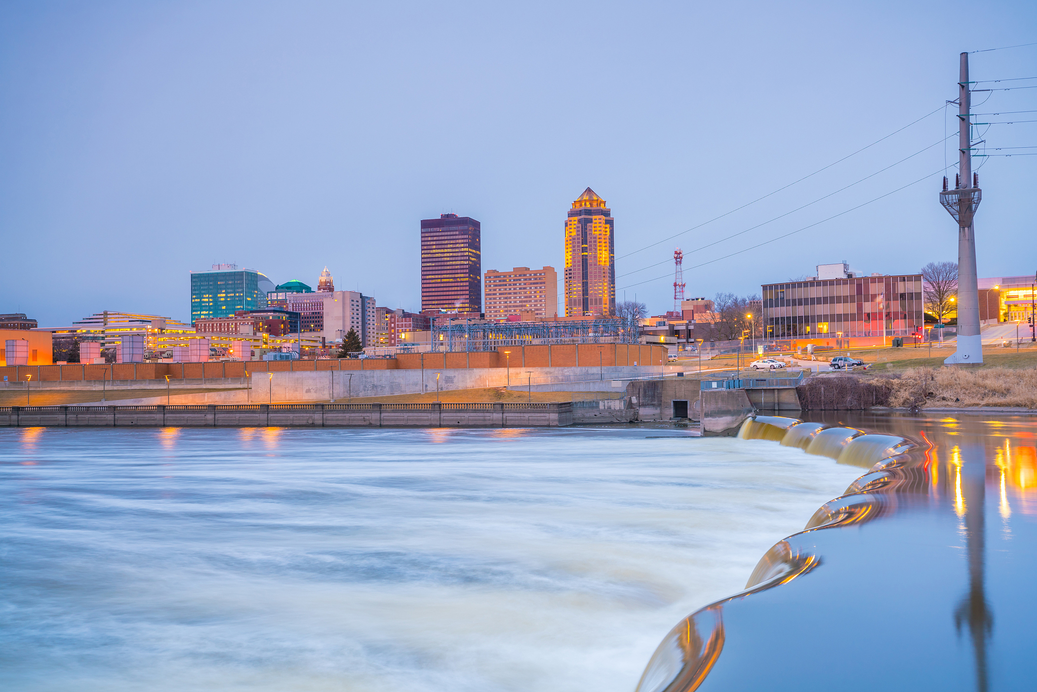 des moines iowa skyline in usa