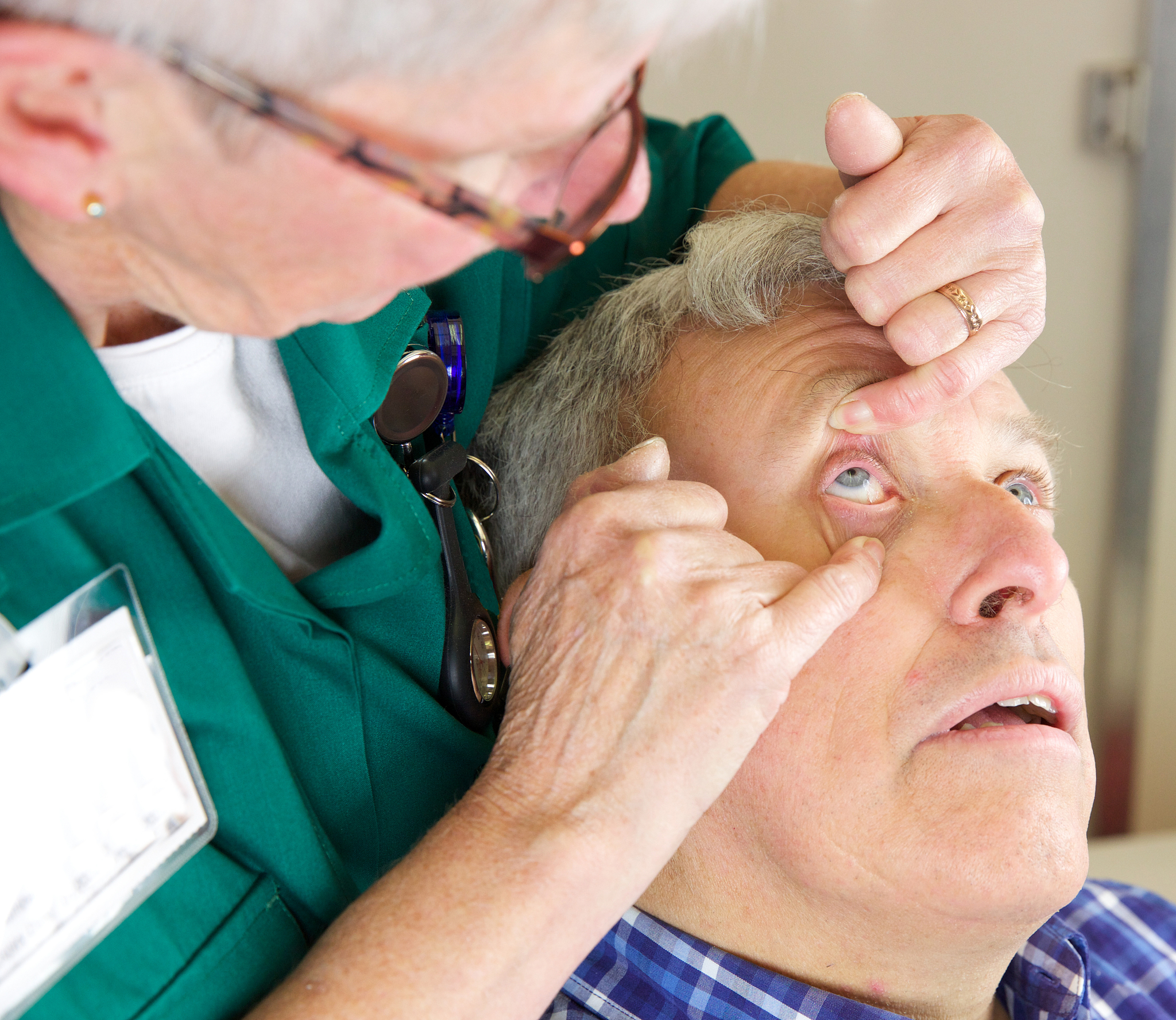 眼睛疼怎么办？快速缓解眼部疼痛的4个方法