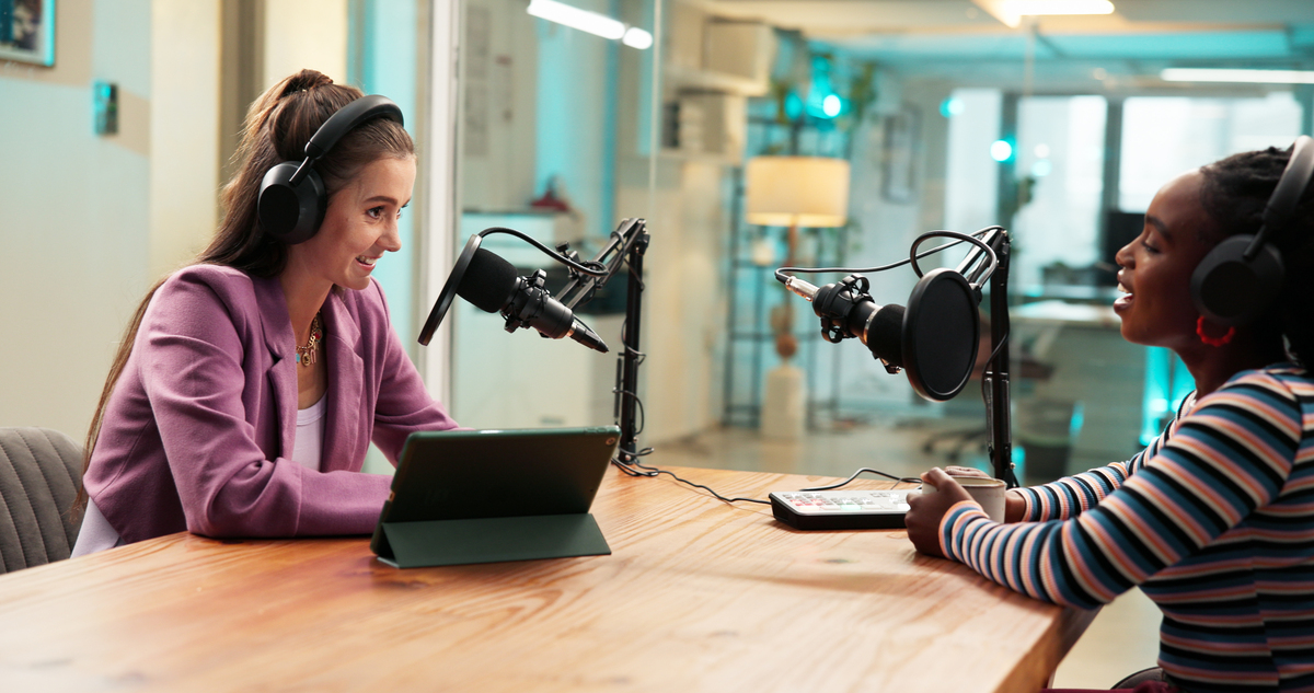 新媒体专业必备设备：以下哪项不属于室内直播必备？