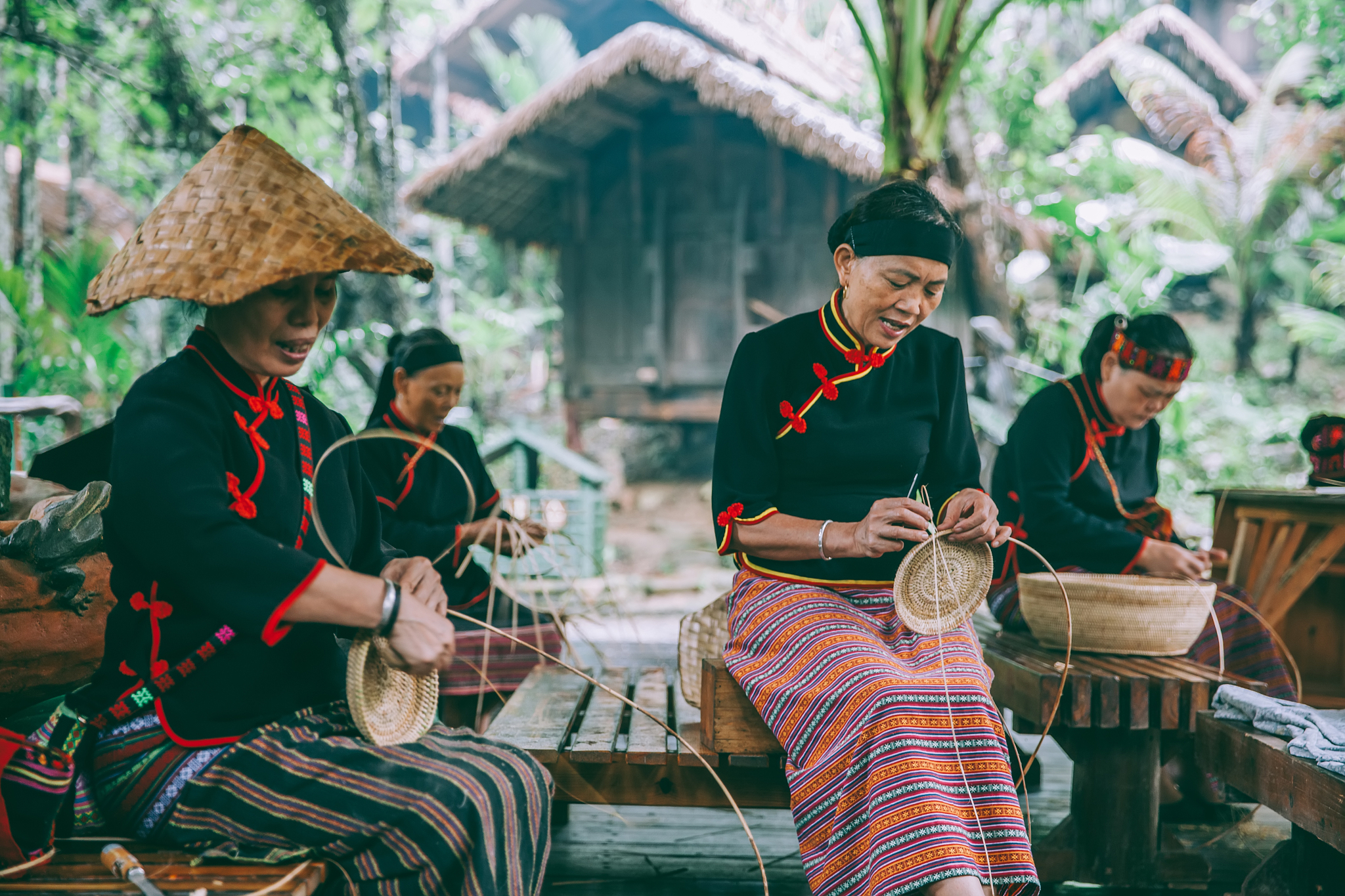 the li ethnic minority groups in china