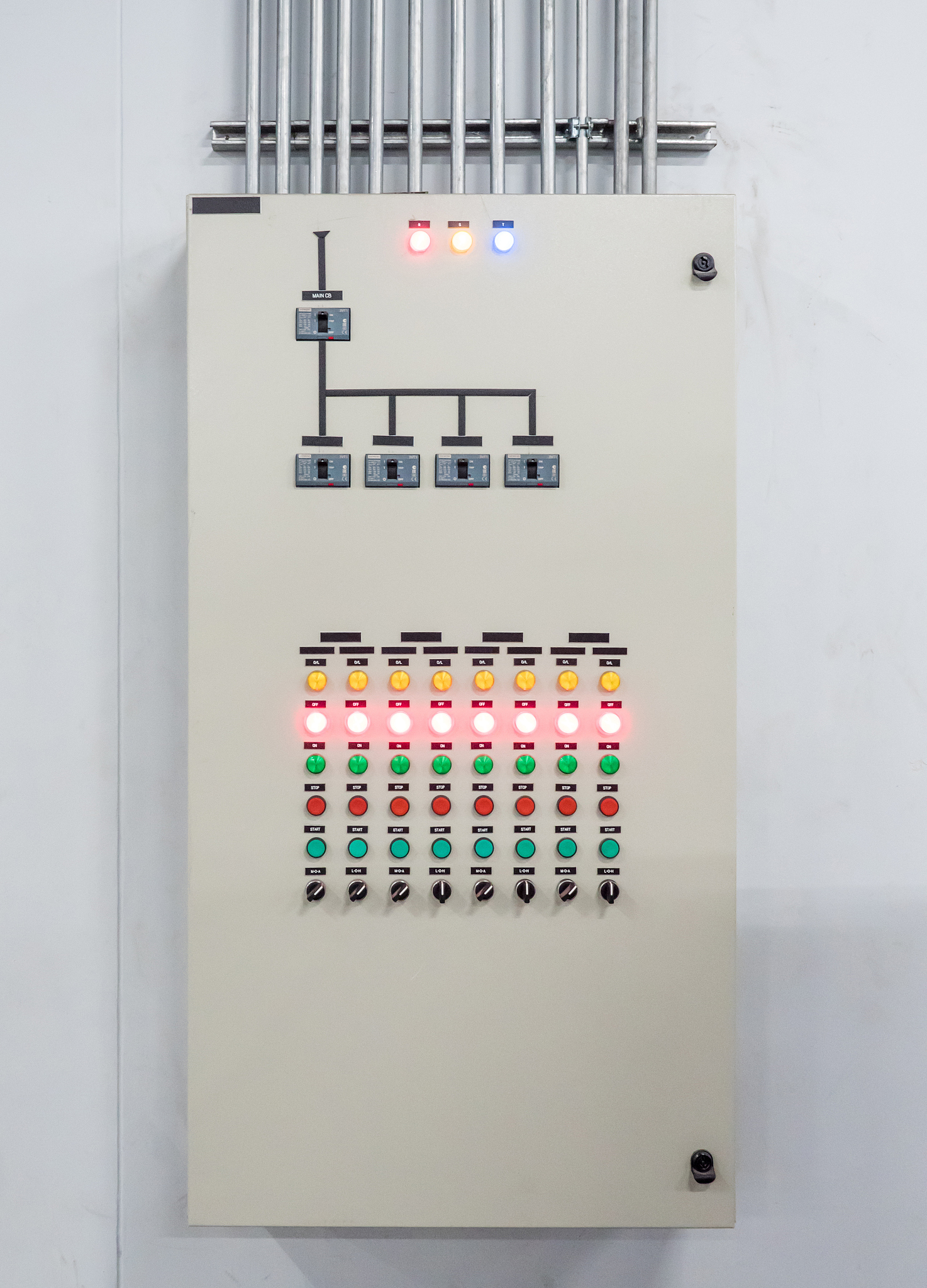 将下面这段话改变语序：按下平衡开关利用仪器上和接线箱的调零电位器对测点逐点进行初始调零如果调不到0则应记录下初始平衡值。开始测量：本仪器采用逐点测量逐点记录方式即使用数字按钮测点切换开关一点一点手动测量并在专用表格上记录下每点测量值。测量完毕后关闭电源。